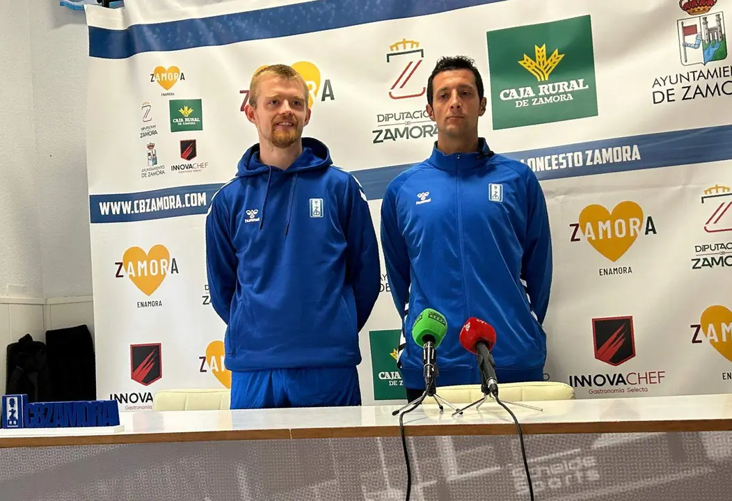 Jacob Round y Saulo Hernández en rueda de prensa