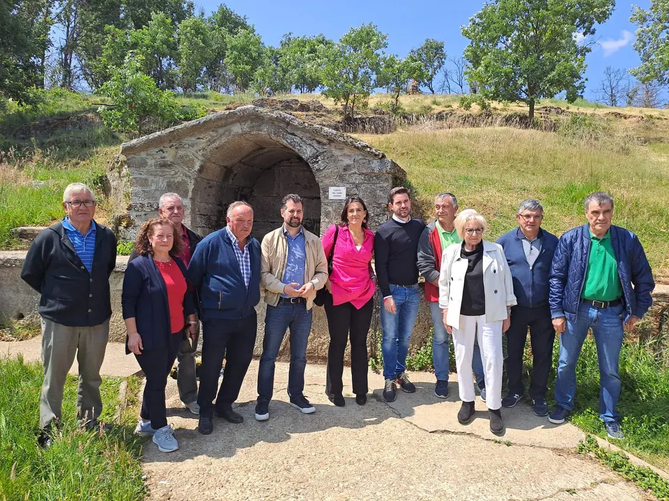 Antidio Fagúndez con Luis Tudanca y otros dirigentes socialistas en una reciente visita a Villardeciervos