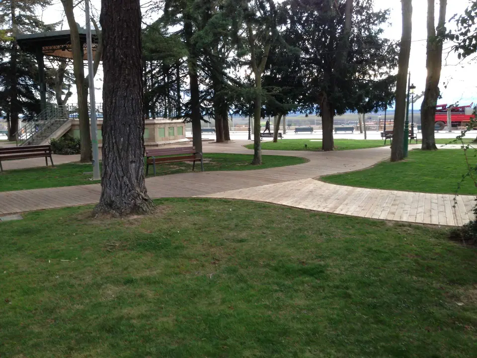 zona mota paseos madera y grieta (4)