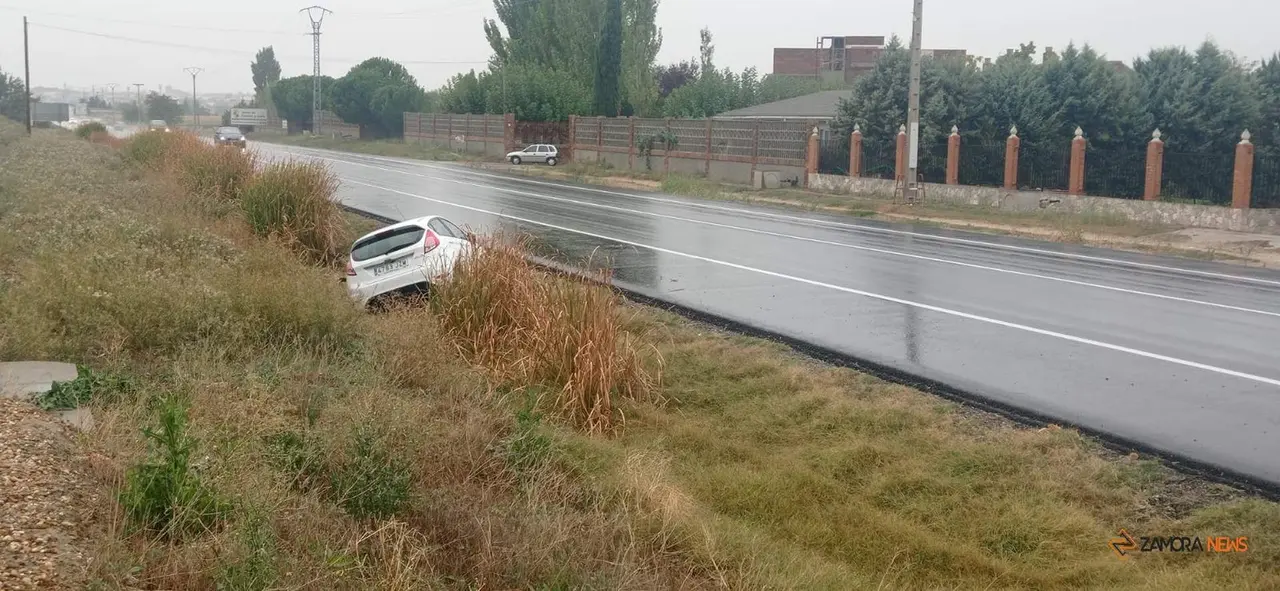 Salida de vía en la CL-605 a la altura de la gasolinera