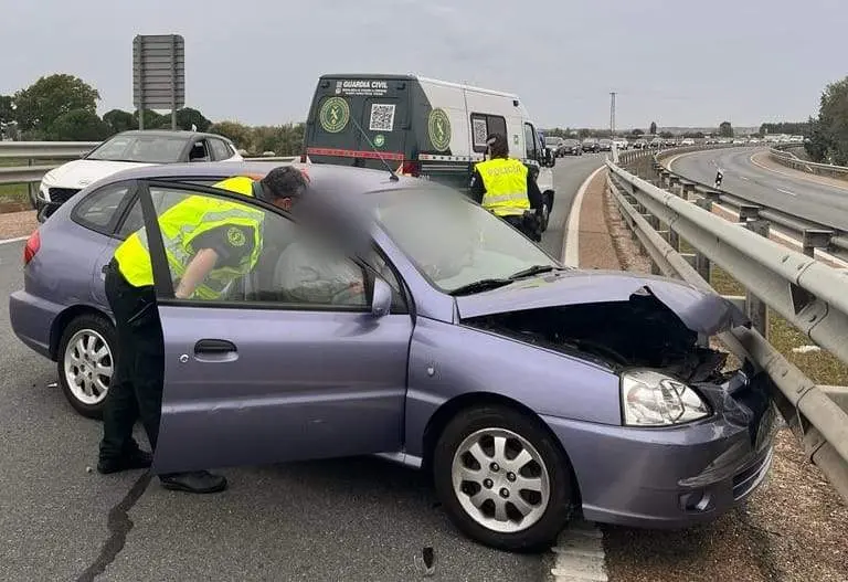 Accidente en el puente de Los Tres Árboles N-630 sentido entrada a Zamora. Fotografía: GC