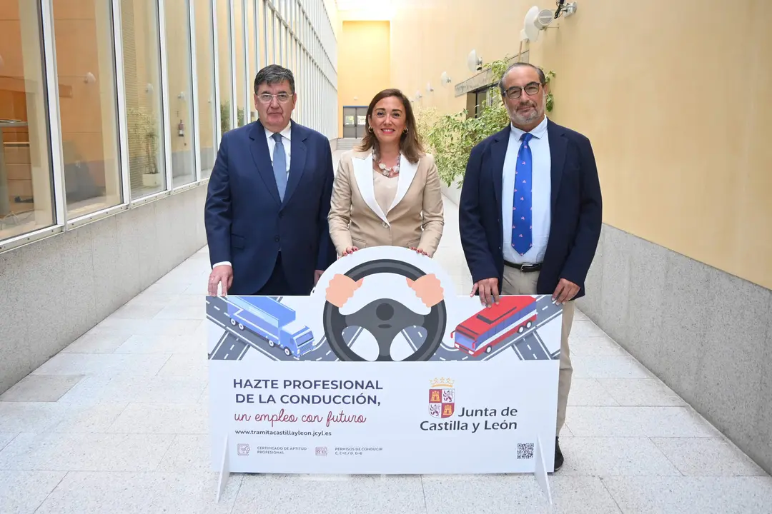 20231017+CONSEJERA+MOVILIDAD+convenios+de+colaboración+con+COTRACyL+y+FECyLBUS+(7)