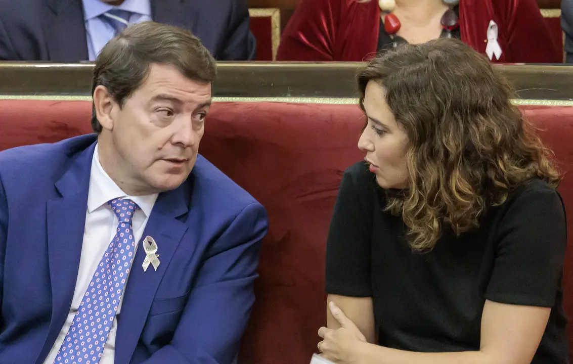 Mañueco e Isabel Ayuso durante la Comisión General de las Comunidades Autónomas en el Senado