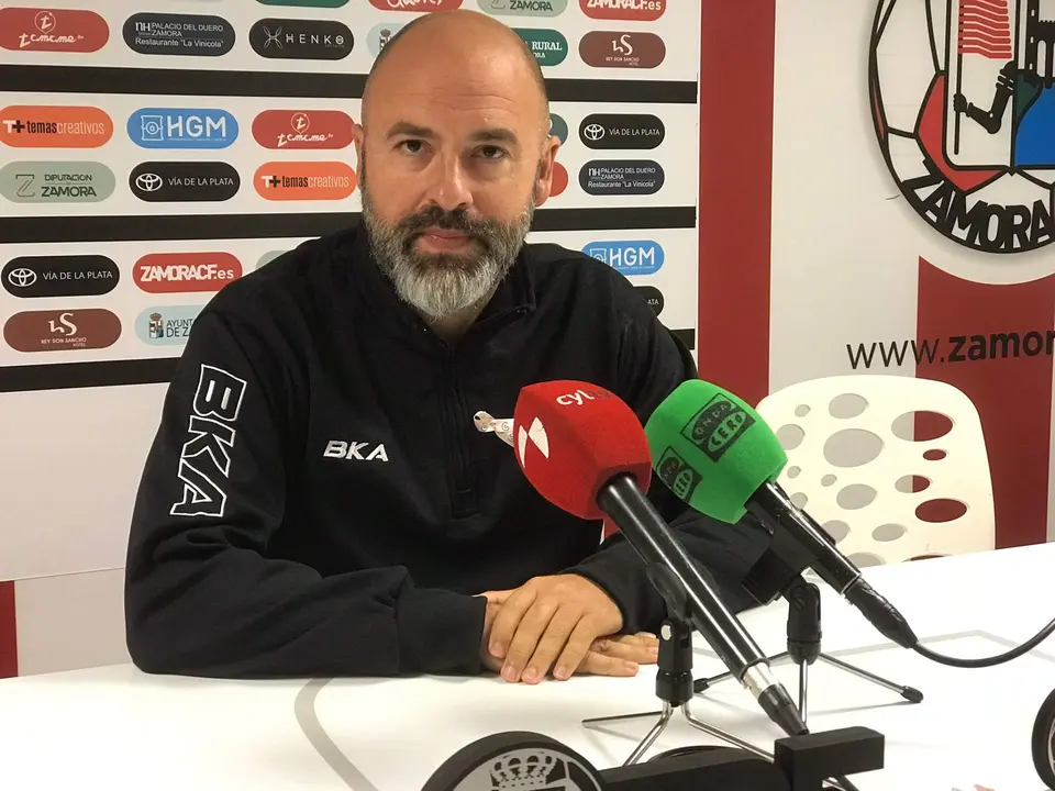 David Movilla en rueda de prensa antes del duelo ante el Fabril