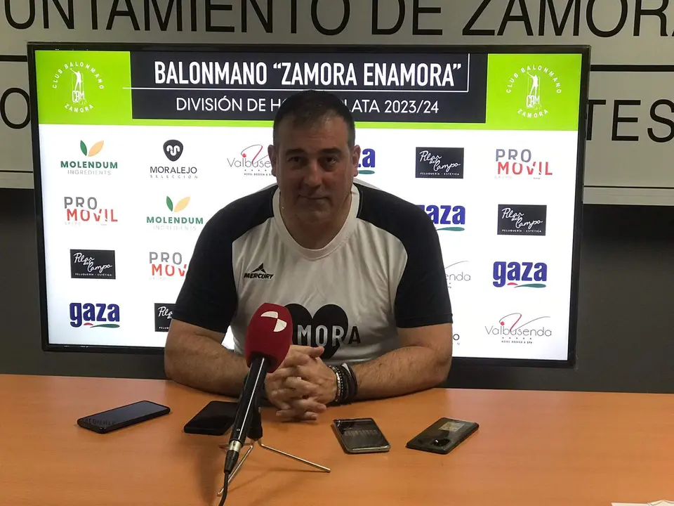 Fran González, en la previa vs Barça B