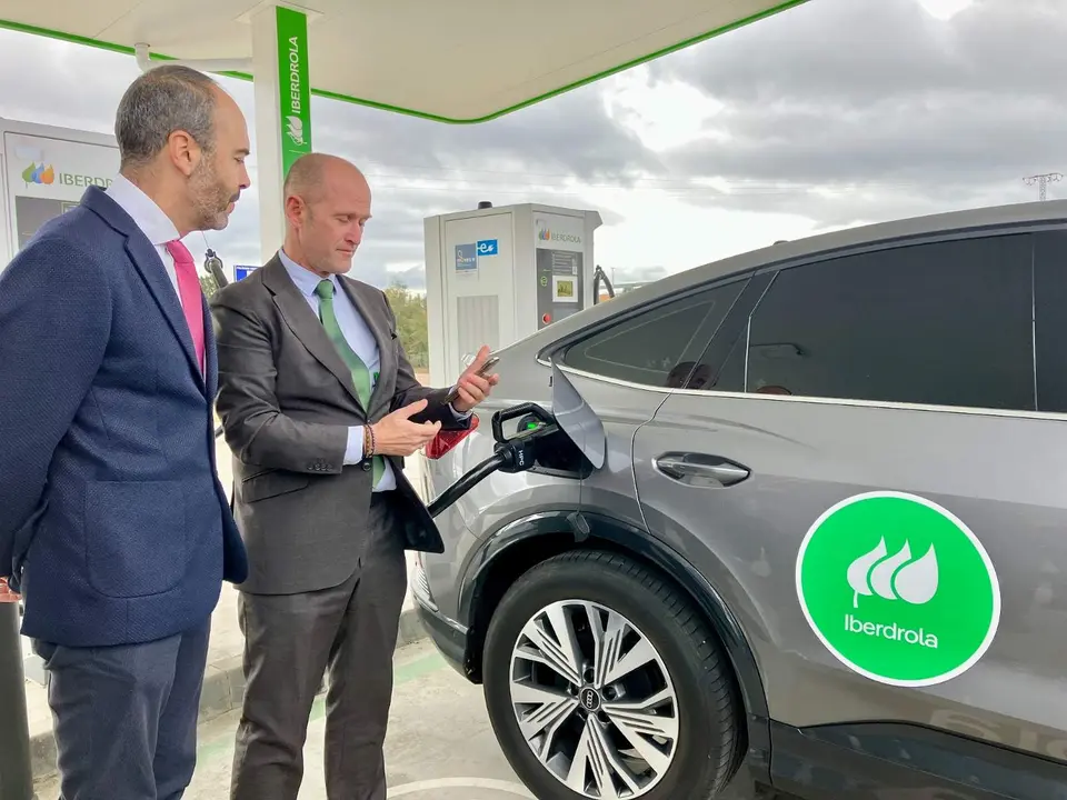 Iberdrola pone en marcha el primer gran parque de recarga ultrarrápida de vehículos eléctricos de León
