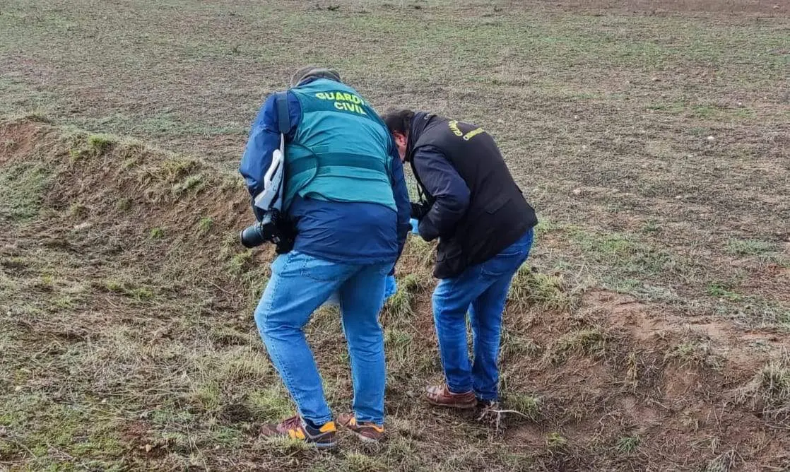 Labores de investigación de la Guardia Civil en el lugar del suceso
