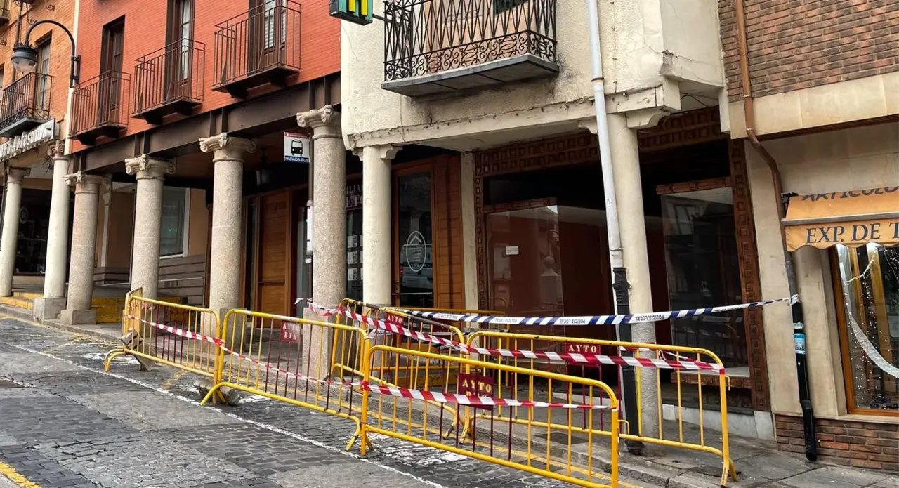 Acordonado un inmueble de Benavente por riesgo de desprendimiento