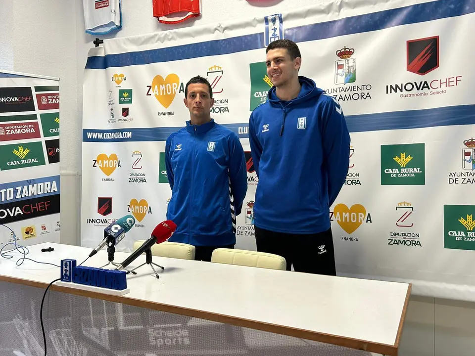 Saulo Hernández y Daniil Shelist en rueda de prensa