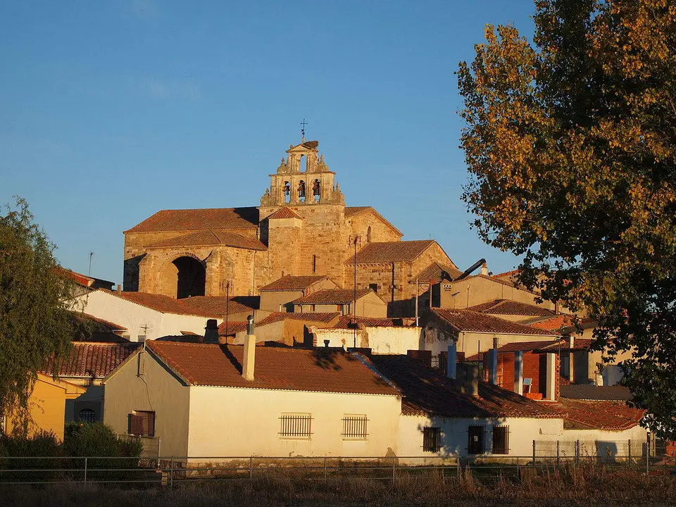Iglesia de Santa María la Real de la localidad de La Hiniesta