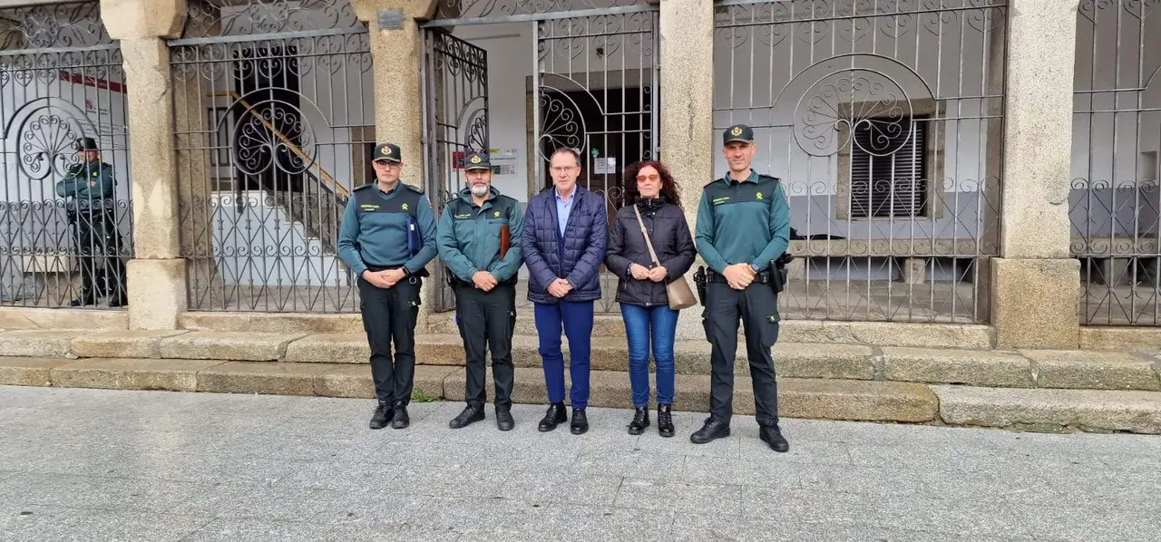 El subdelegado del Gobierno en Zamora, Ángel Blanco, el teniente coronel de la Guardia Civil y jefe de la Comandancia de Zamora, Héctor David Pulido, y la alcaldesa de Bermillo, Ángeles Martínez
