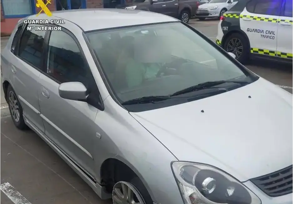 El coche interceptado en la A-66
