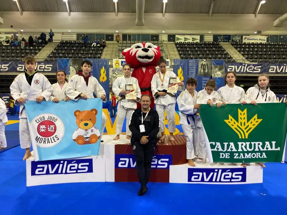 Deportistas del equipo JUDO-CAJA RURAL en la Súper Copa de España en Asturias