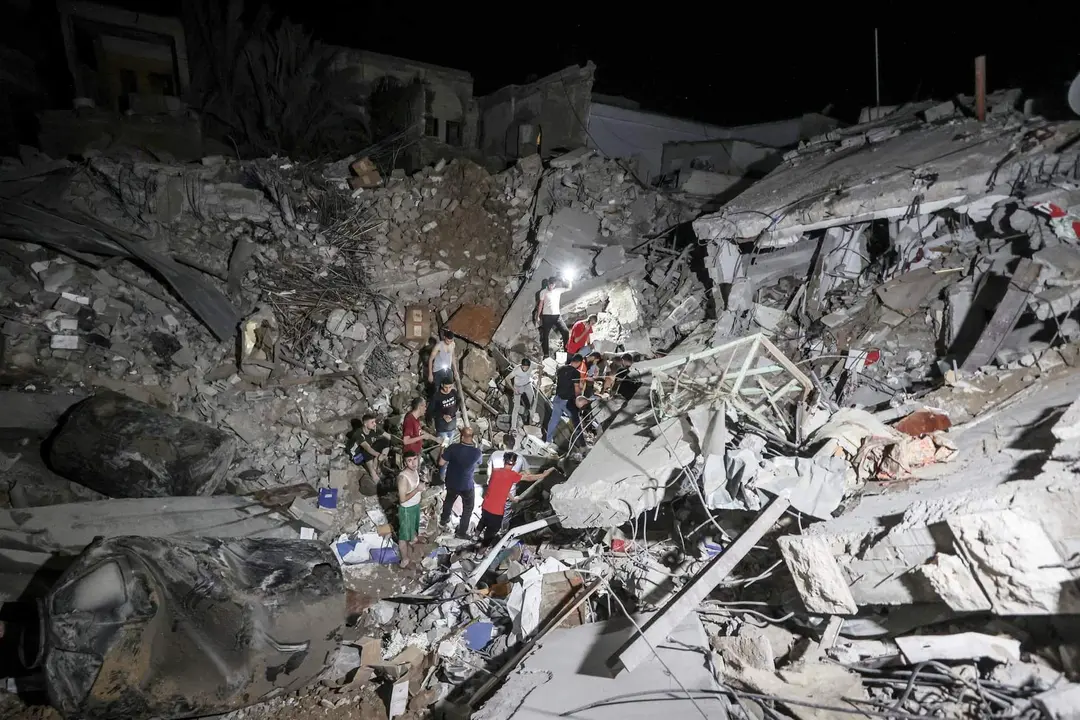 Ayuda a los heridos tras los bombardeos a Gaza. Fotografía: Embajada de Palestina en España