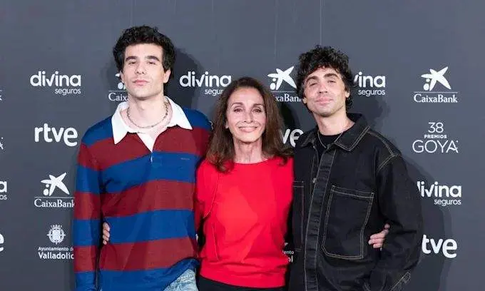 Los Javis y Ana Belén