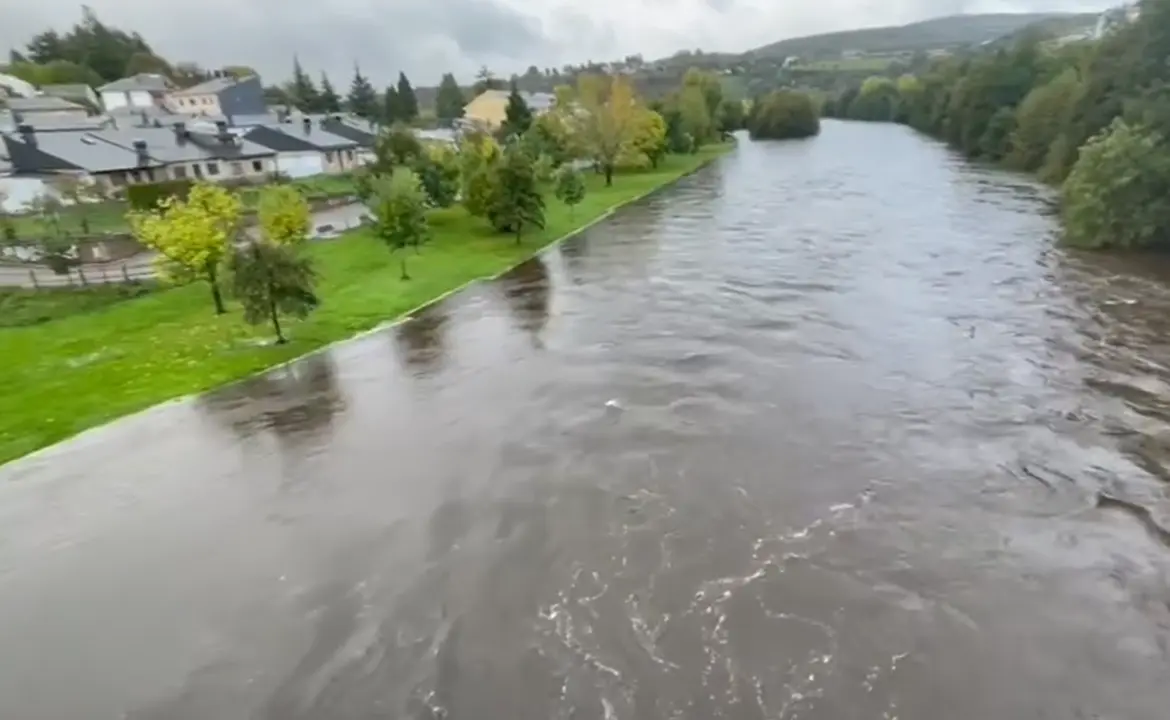 Río Tera a su paso por Puebla de Sanabria. Imagen de archivo
