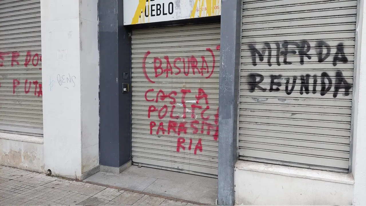 Pintada sede PSOE Burgos. Fotografía: PSOE Burgos
