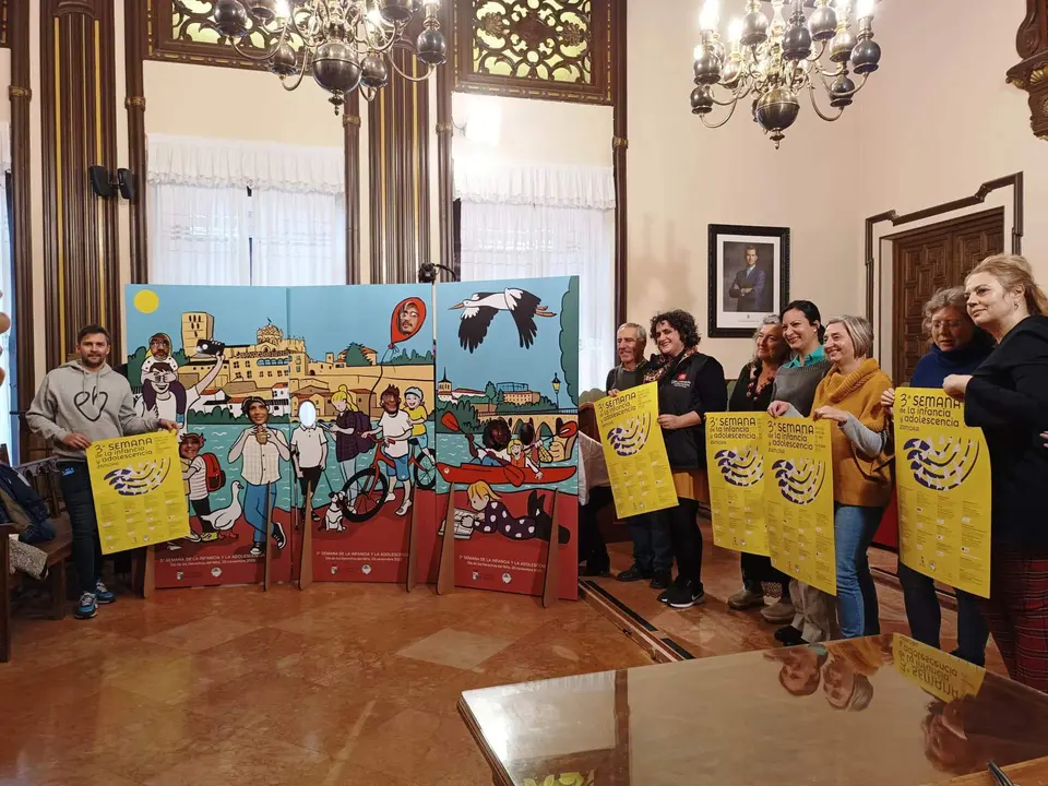 Representantes de la Asociación Autismo Zamora, Secretariado Gitano, Liga Educación y Cultura, FAPA, Residencia de Acogida Nuestra Señora del Tránsito, Fundación Eusebio Sacristán, Centro Apoyo al Menor de Cáritas (CAM), Cruz Roja-Juventud y Menesianos Zamora en la presentación de la Semana de la Infancia y la Juventud