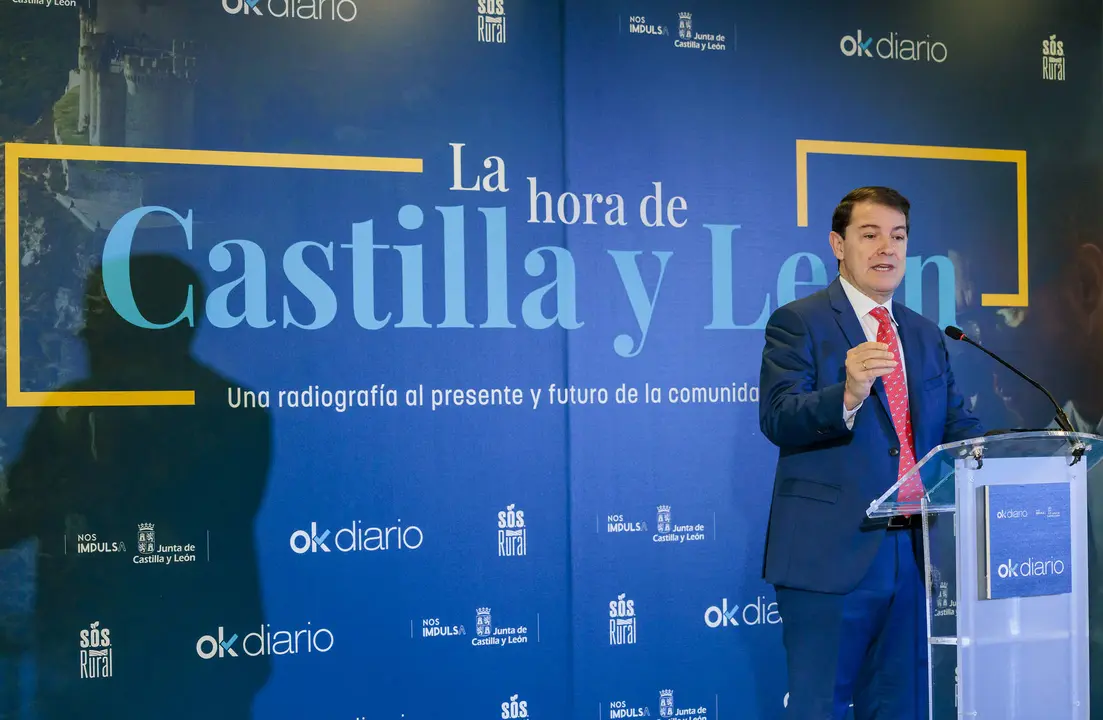Mañueco en el foro OkDiario
