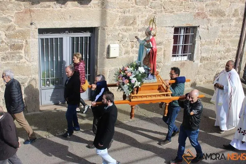 procesión en Mombuey
