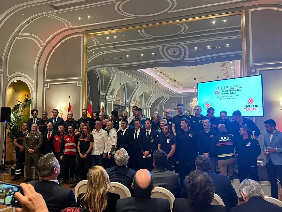 Fotografía reconocimiento ONG Acción Norte en la Embajada de Turquía
