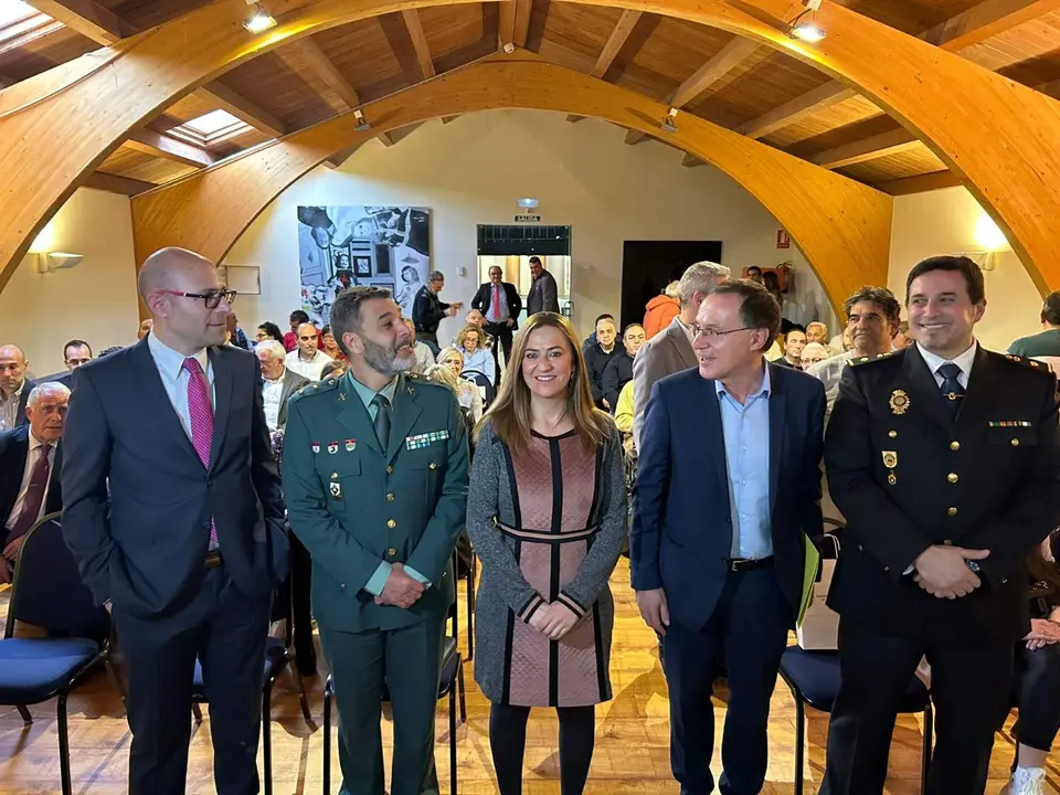 .  La delegada del Gobierno en Castilla y León, Virginia Barcones, acompañada por el subdelegado del Gobierno en Zamora, Ángel Blanco, se ha reunido hoy con más de 50 alcaldes de la provincia