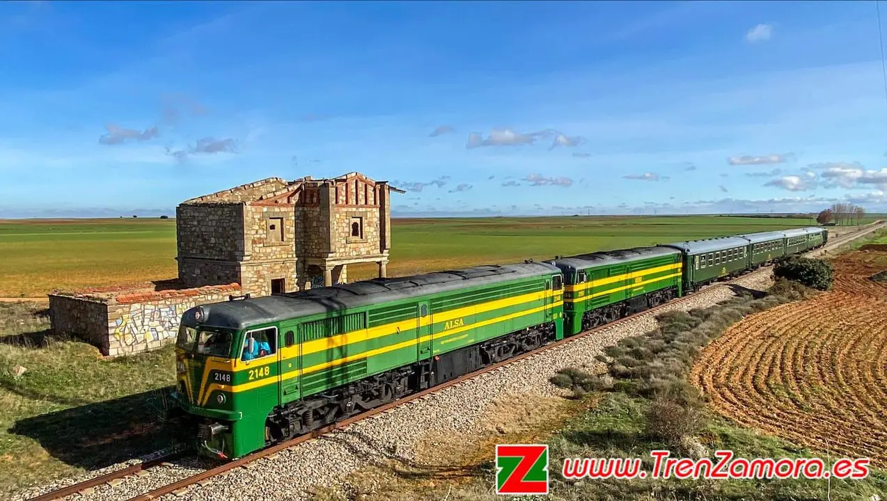 El tren de Felipe II recorre las vías de Zamora