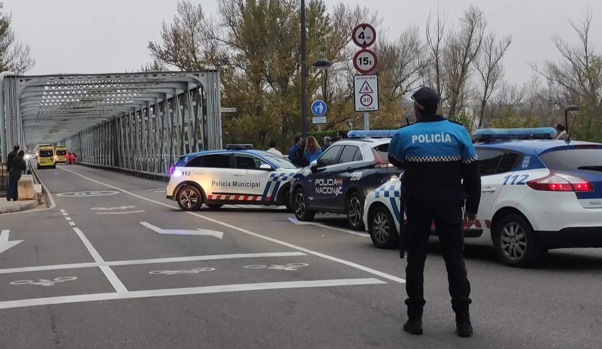 Dispositivo policial en el Puente de Hierro. Fotografía: GC