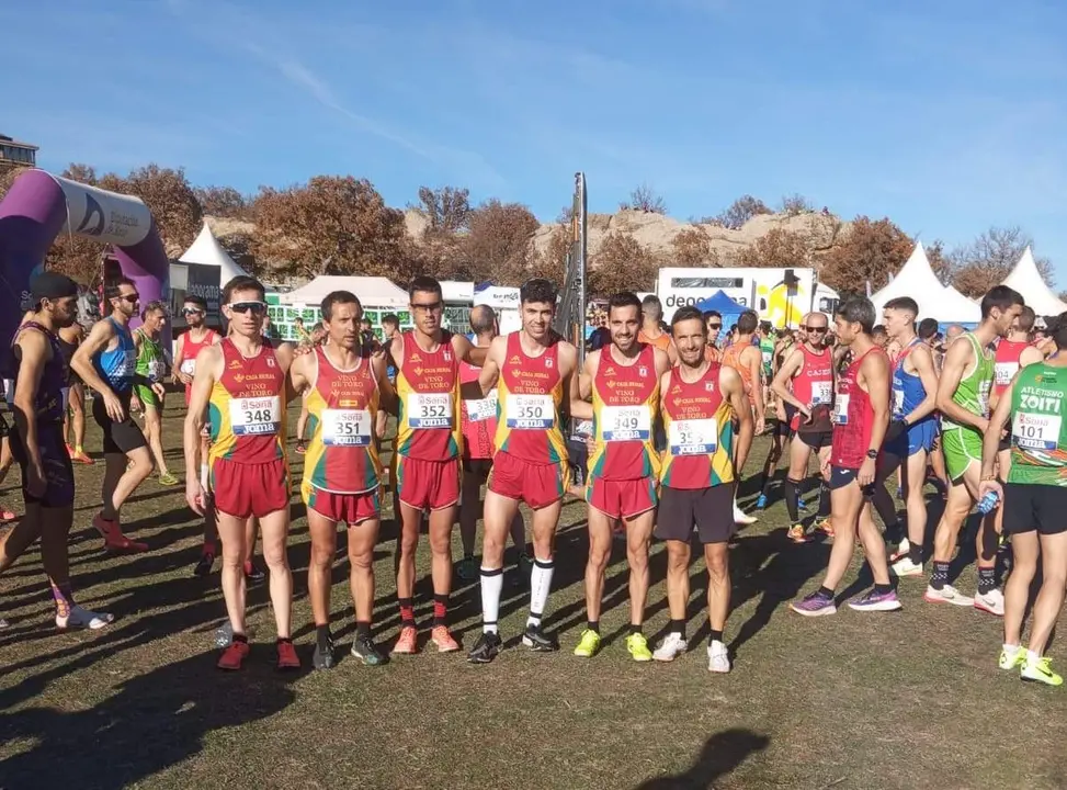 Equipo Absoluto del Vino Toro Caja Rural en el Campeonato de España de Clubes de campo a través en Soria