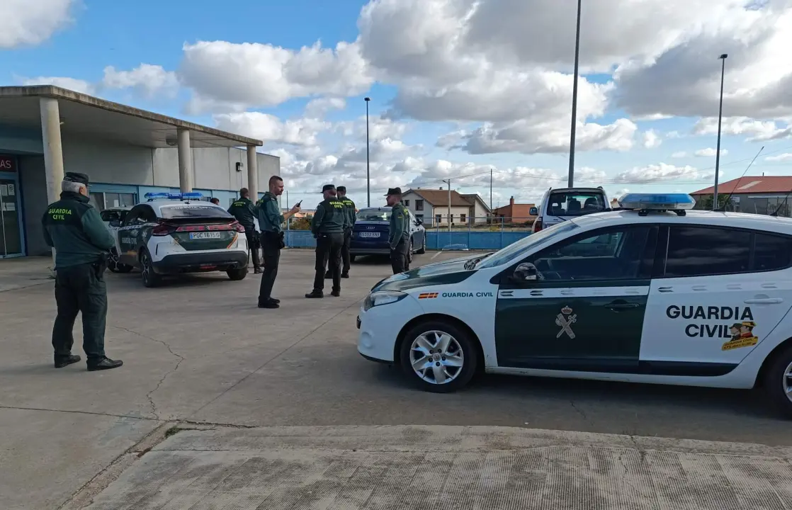 Foto del dispositivo junto al centro de Salud de Tábara