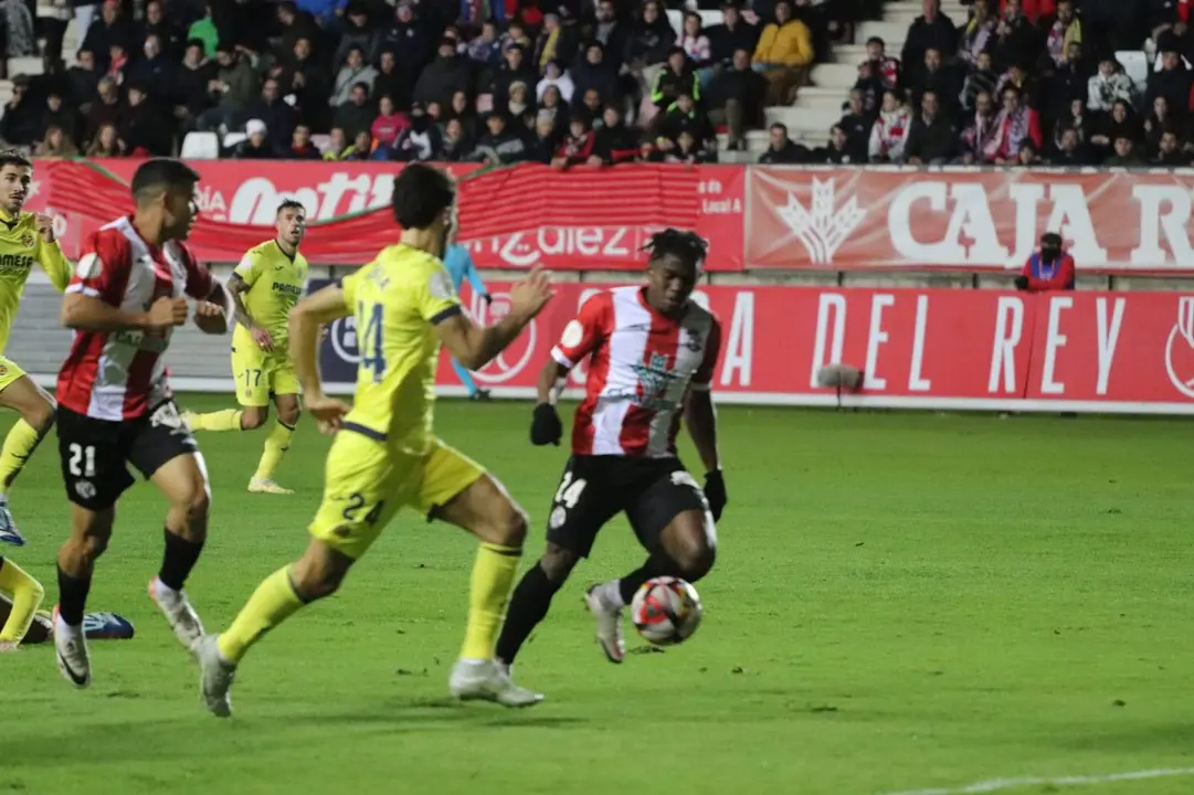Luis Rivas, en una acción del Zamora-Villarreal