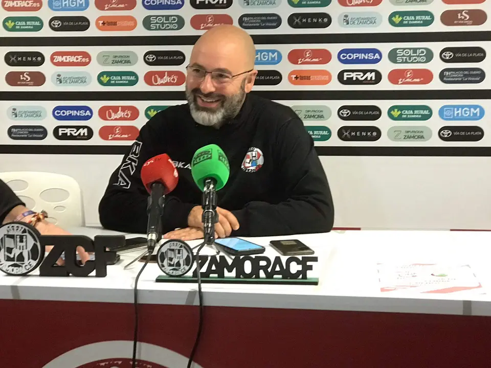 David Movilla en rueda de prensa antes de medirse al Rayo Cantabria