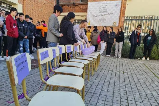 Sillas vacías vía Interbenavente.es