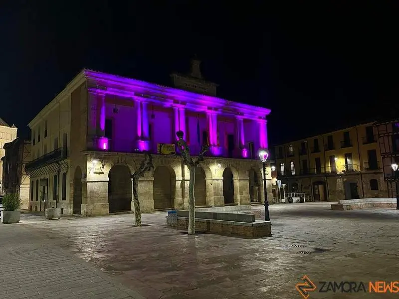 Ayuntamiento de Toro iluminado