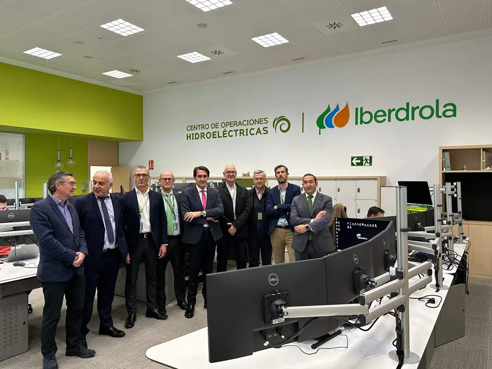 2023-11-25.- Visita consejero Medio Ambiente al COHI de Iberdrola en Salamanca