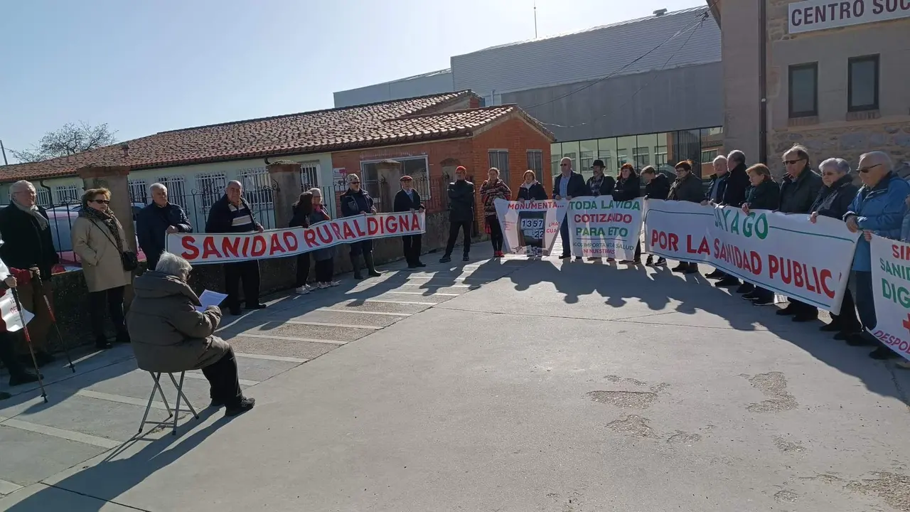 Concentración número 115 de la Plataforma en Defensa de la Sanidad Pública de Sayago. Fotografía: CEDIDA