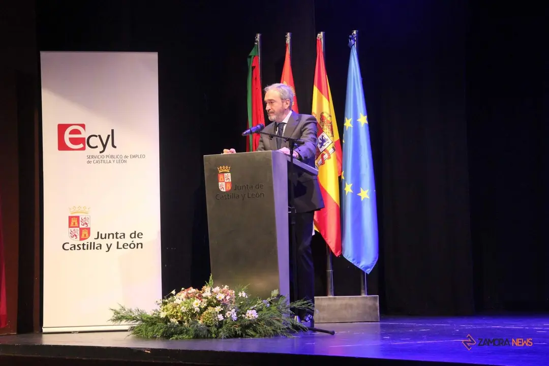 El secretario general de Industria, Comercio y empleo, Alberto Díaz Pico, durante la clausura los programas mixtos de Zamora