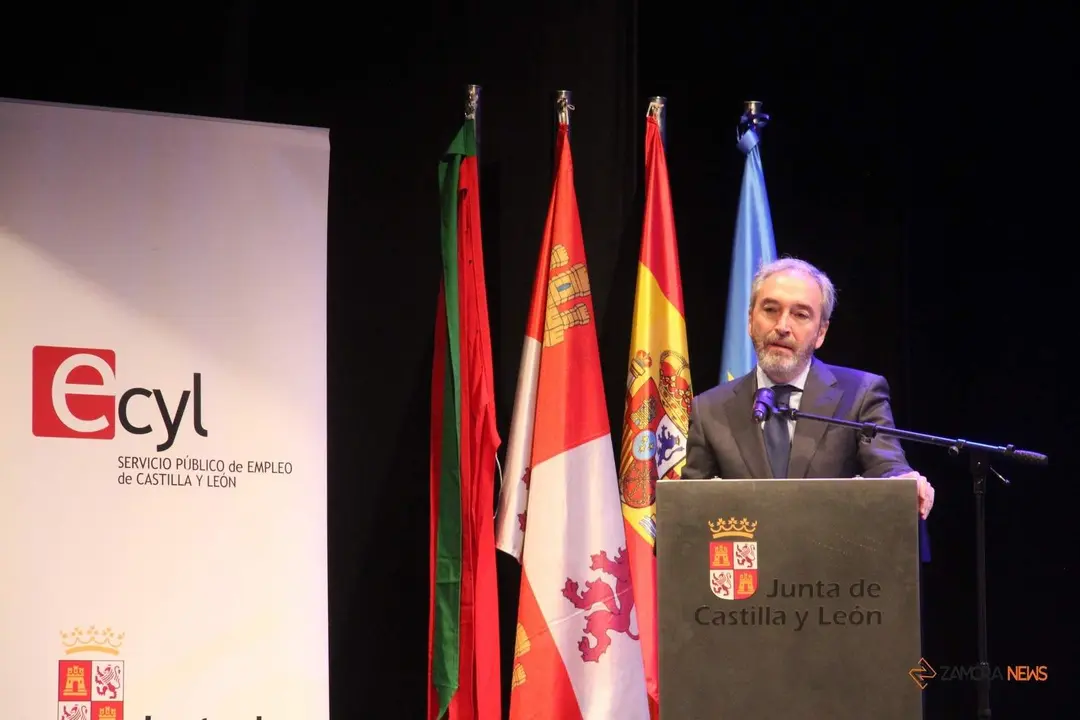 El secretario general de Industria, Comercio y empleo, Alberto Díaz Pico, durante la clausura los programas mixtos de Zamora_2