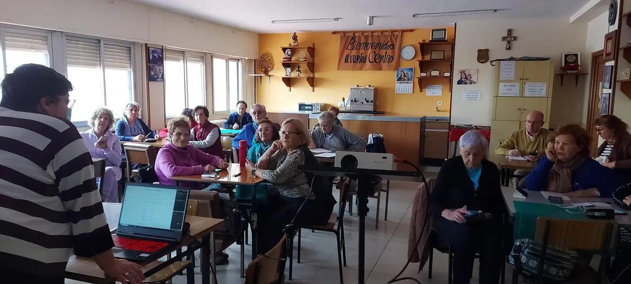 curso sobre manejo de móviles personas mayores
