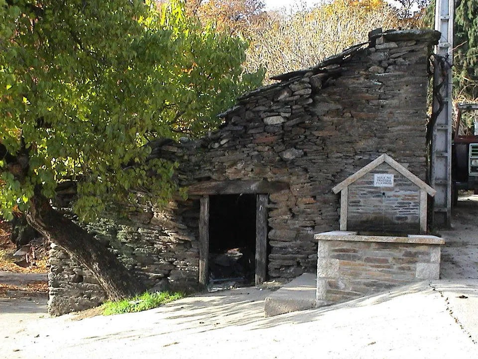 Horno tradicional de pan en San Ciprián. Fotografía: Ayuntamiento de Hermisende