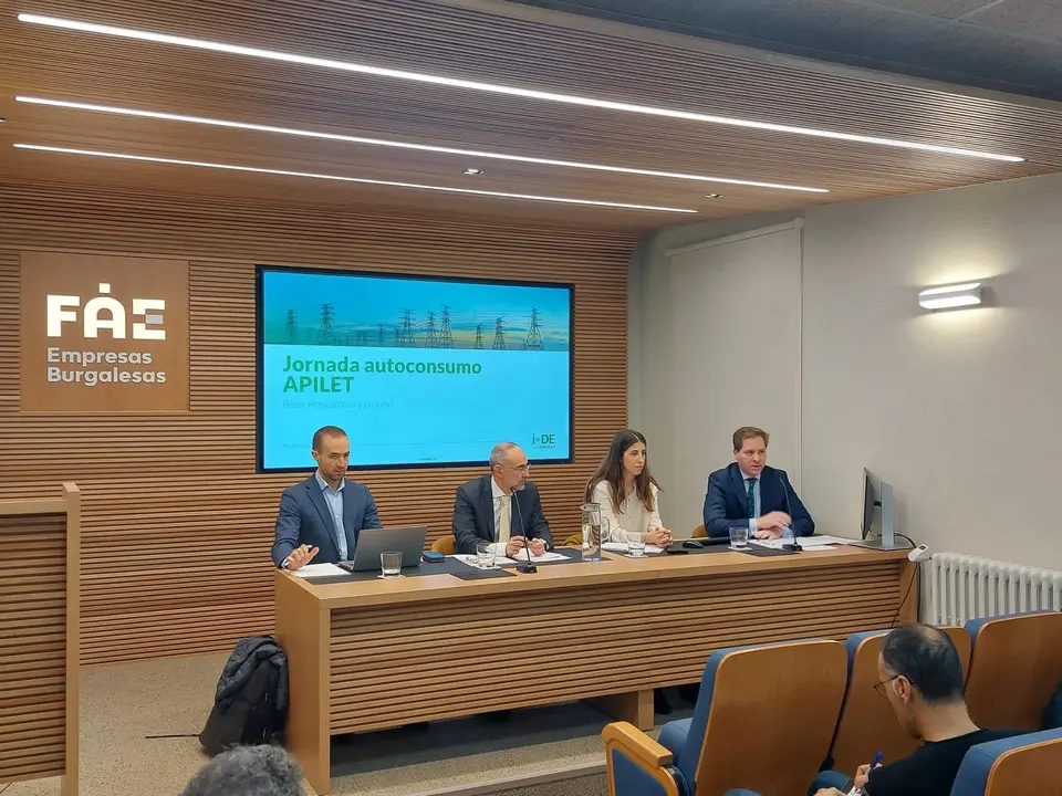 2023-11-27.- i-DE acerca el autoconsumo en Burgos