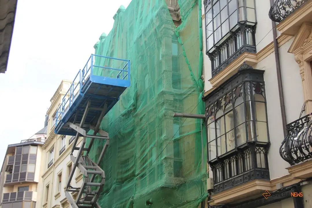 Trabajadores en un edificio en Santa Clara