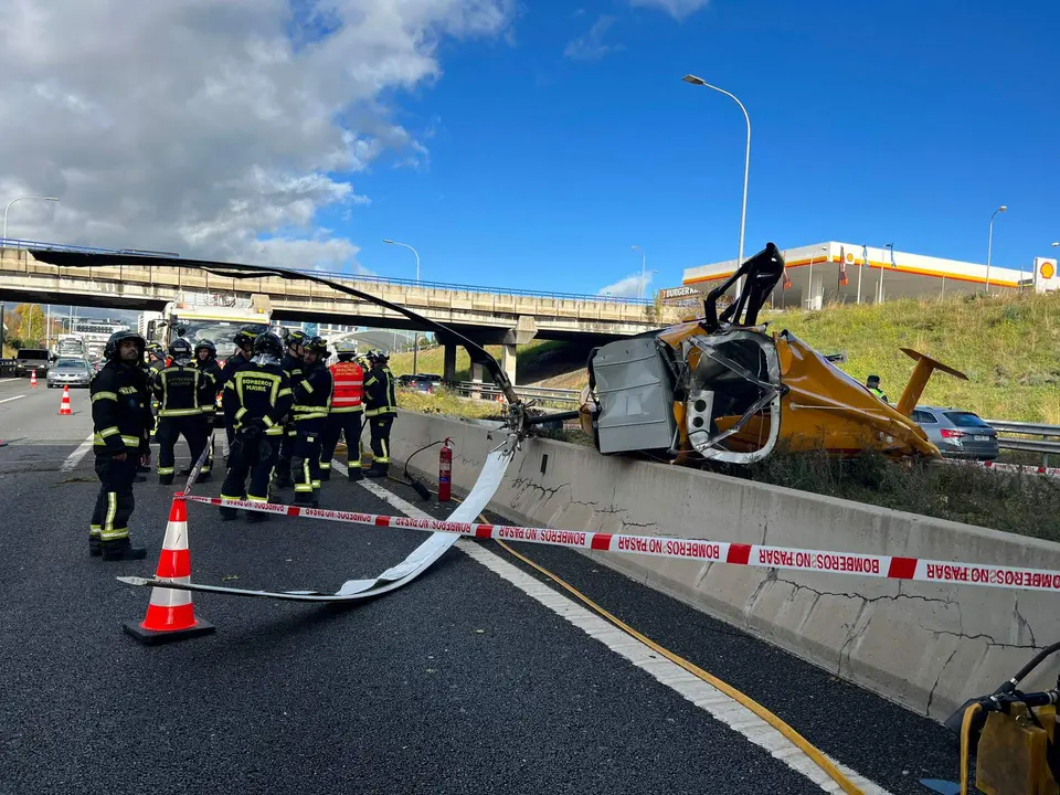 Dos heridos en accidente de helicóptero en M40, a la altura del C. de las Naciones. Fotografía: Emergencias