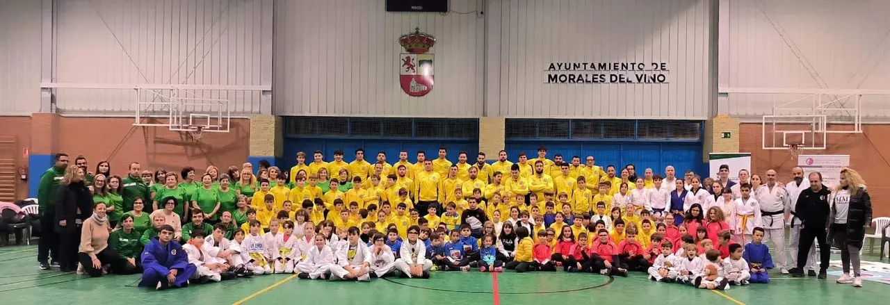 foto grupal deportistas Morales del Vino