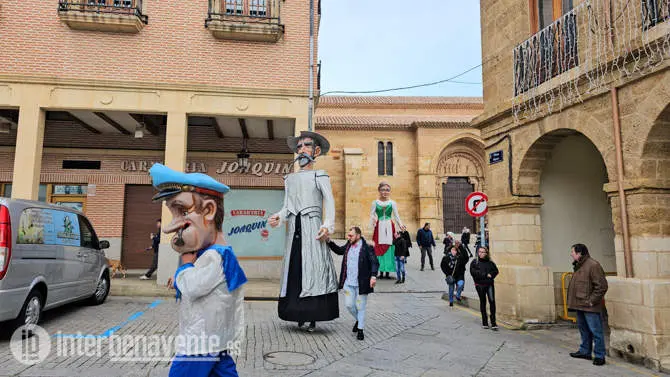 Gigantes y cabezudos en Benavente vía Interbenavente.es