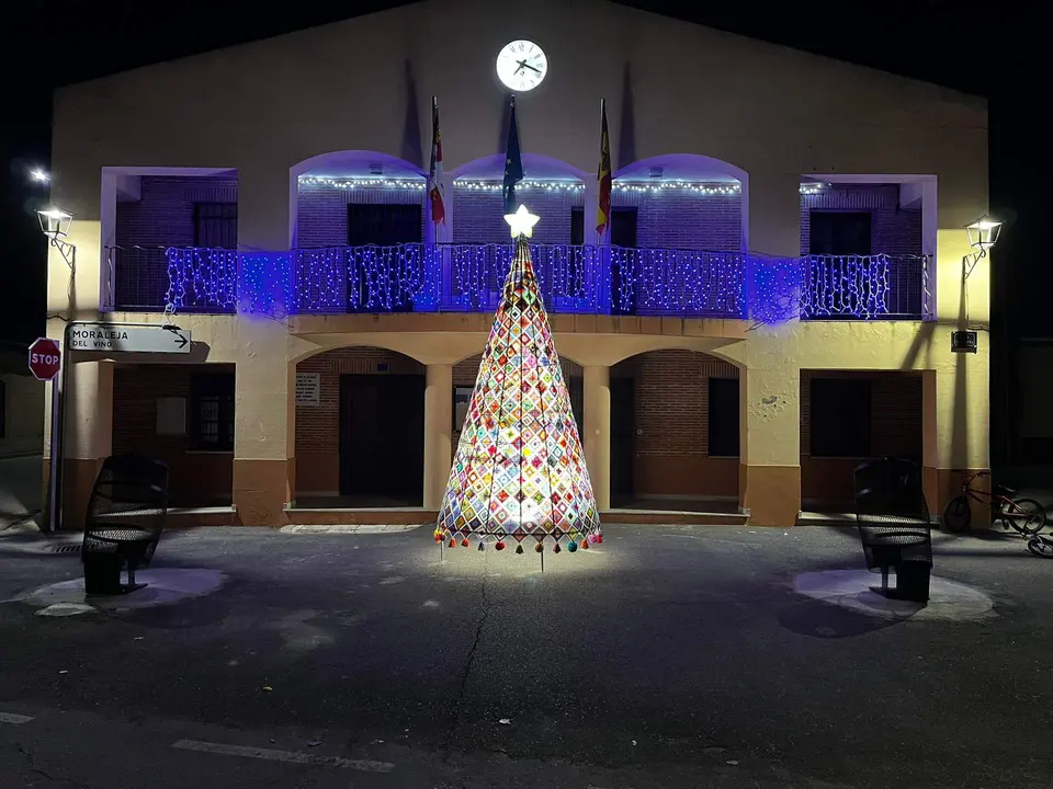 Árbol de Navidad en Casaseca de las Chanas. Fotografía: Asociación de Jubilados