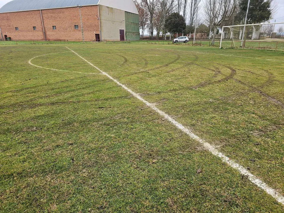 Campo de fútbol en Coreses