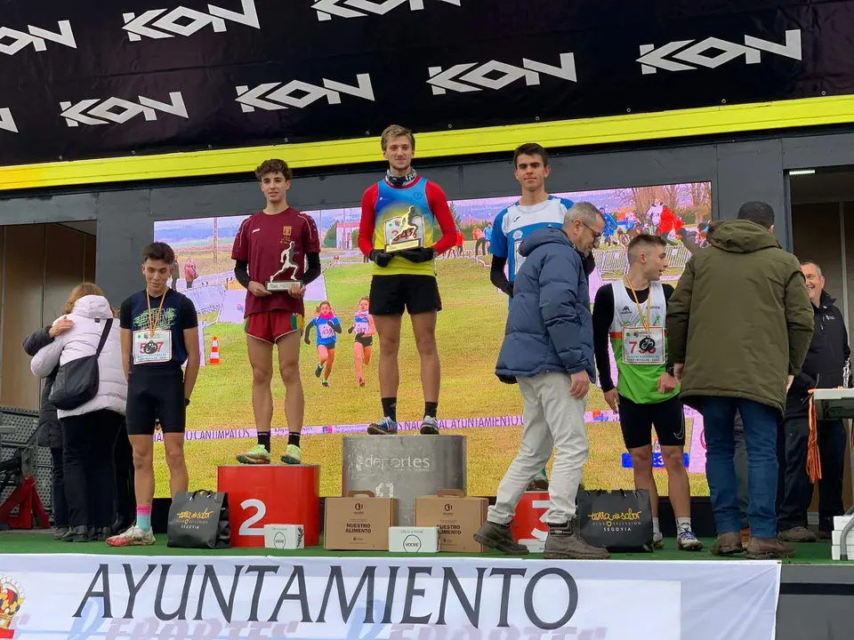 Álvaro Jaén en el podio Sub-20 de la Cross Nacional de Cantimpalos