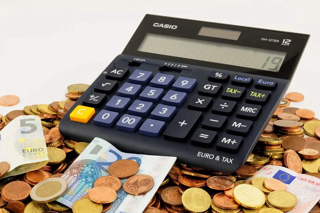 calculadora y dinero