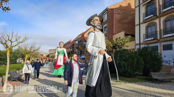 Algunos de los gigantes y cabezudos de Benavente Fotografía: Interbenavente.es